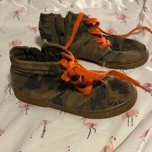 Camouflage RUUM Kids Shoes with Orange Laces - 12